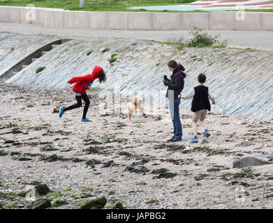 Helensburgh, Glasgow, Ecosse, Royaume-Uni. 7 juin, 2017. Les forts vents et ciel gris. Glasgow. Credit : ALAN OLIVER/Alamy Live News Banque D'Images