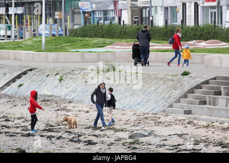 Helensburgh, Glasgow, Ecosse, Royaume-Uni. 7 juin, 2017. Les forts vents et ciel gris. Glasgow. Credit : ALAN OLIVER/Alamy Live News Banque D'Images