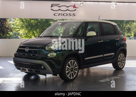 Turin, Italie, 7 juin 2017. Fiat 500C UNE CROIX. Troisième édition du Parco Valentino Location de voitures show hosts par de nombreux fabricants d'automobiles et les concepteurs de voiture à l'intérieur du Parc Valentino à Turin, Italie. Banque D'Images