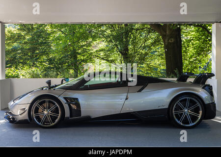 Turin, Italie, 7 juin 2017. Vue de côté de Pagani Huayra BC. Troisième édition du Parco Valentino Location de voitures show hosts par de nombreux fabricants d'automobiles et les concepteurs de voiture à l'intérieur du Parc Valentino à Turin, Italie. Banque D'Images