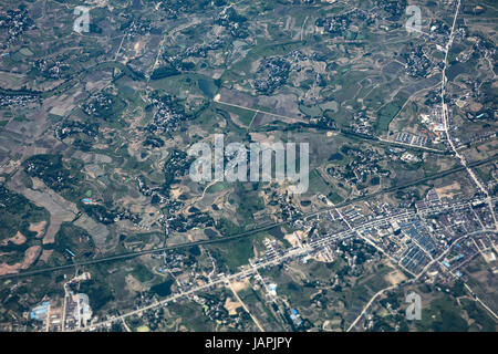 Xining, Xining, Chine. 28 mai, 2017. Xining, Chine-Mai 28 2017 : (usage éditorial uniquement. Chine OUT) .La photographie aérienne de Xining, Province de Qinghai, dans le nord-ouest de la Chine, le 7 juin 2017. Crédit : SIPA Asie/ZUMA/Alamy Fil Live News Banque D'Images