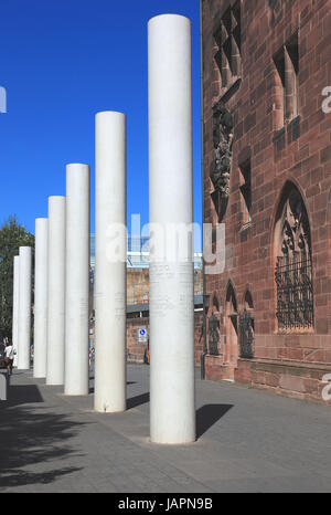 Nuremberg, chemin des droits de l'homme, Strasse der Menschenrechte, entre les nouveaux et les anciens bâtiments du Germanisches Nationalmuseum, reliant Kornmarkt Banque D'Images