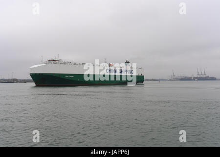 Sclc Tianjin véhicule transporteur exerce sur les quais de Southampton Banque D'Images