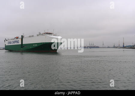 Sclc Tianjin véhicule transporteur exerce sur les quais de Southampton Banque D'Images