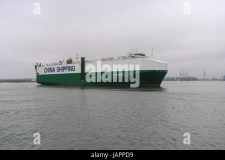 Sclc Tianjin véhicule transporteur exerce sur les quais de Southampton Banque D'Images