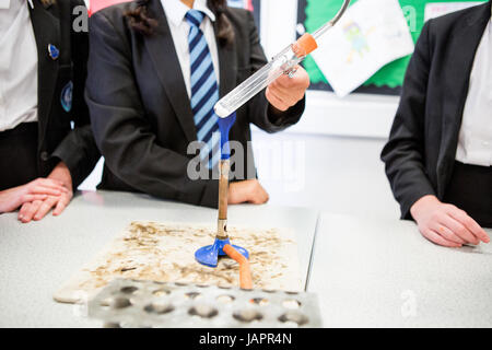 In chemistry lesson Banque D'Images