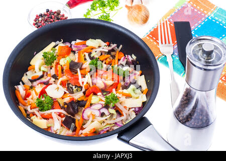 Poêlée de légumes aux champignons mun, pousses de bambou et soyb Banque D'Images