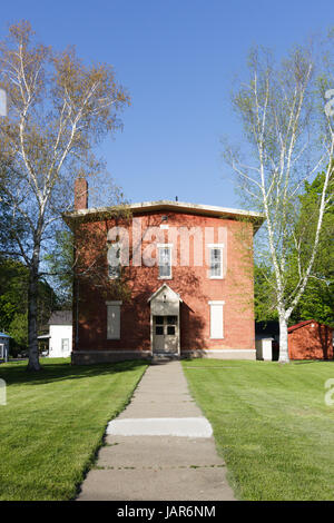 Nelliston, Montgomery County, New York, USA - 11 mai 2017 : l'école Nelliston, 1869, est une école historique qui a servi la communauté la jusqu'en 1971. Nat Banque D'Images