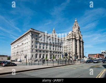 Le Royal Liver Building 1911 et Cunard Building 1916 Pier Head Liverpool UK Banque D'Images