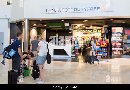 Duty Free Shop, l'aéroport de Lanzarote, Lanzarote, Canaries, l'Europe Banque D'Images