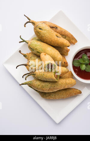 Piment vert ou pakode pakode ou Fortune Park panchwati mirch, l'heure du thé indien préféré snack dans monsoon Banque D'Images