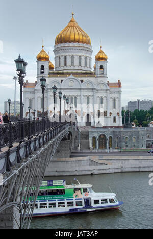 Cathédrale du Christ Sauveur sur la rive de la rivière Moskva, à quelques rues du Kremlin, Moscou, Russie, Europe Banque D'Images