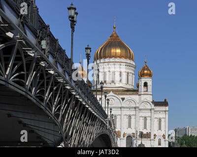 Cathédrale du Christ Sauveur sur la rive de la rivière Moskva, à quelques rues du Kremlin, Moscou, Russie, Europe Banque D'Images