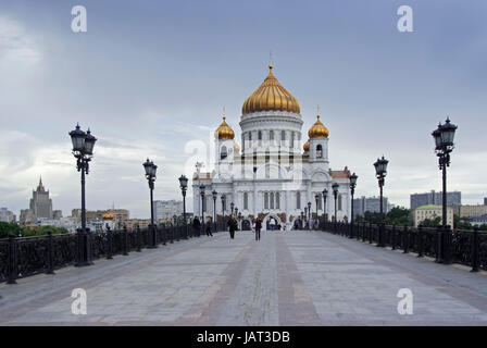 Cathédrale du Christ Sauveur sur la rive de la rivière Moskva, à quelques rues du Kremlin, Moscou, Russie, Europe Banque D'Images