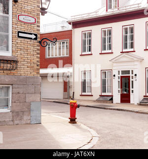 Licence disponible à MaximImages.com belle architecture de rue historique, maisons de style français dans la vieille ville, Québec, Canada Banque D'Images