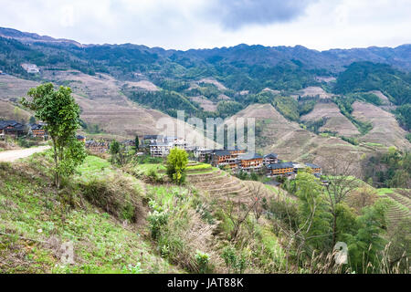 Voyage en Chine - Vue du village de Dazhai pays avec sept étoiles vue Chase La lune dans la zone Longsheng Longji terrasses de riz (Rice Terraces) Banque D'Images