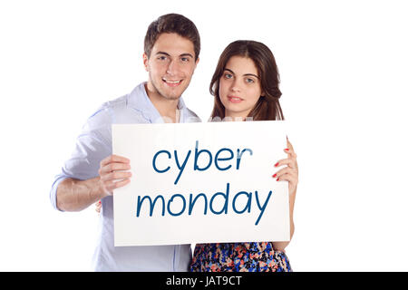 Portrait d'un jeune beau couple holding carton avec "Cyber Monday". Concept du Cyber Monday. Isolé sur fond blanc. Banque D'Images