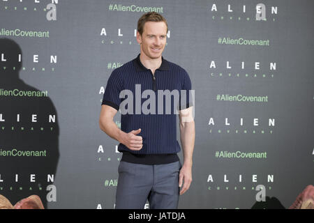 Michael Fassbender participant à la photocall pour "étranger" à l'Alliance : Villamagna hotel à Madrid, Espagne. Avec : Michael Fassbender Où : Madrid, Communauté de Madrid, Espagne Quand : 08 mai 2017 Credit : Oscar Gonzalez/WENN.com Banque D'Images