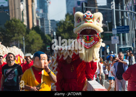 Melbourne, Australie. 13 mars 2017. Le dragon chinois a été un point fort de cette année, le Moomba Parade. Banque D'Images