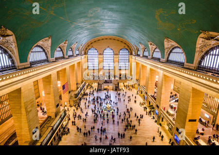 NEW YORK - 28 octobre 2016 : vue de l'intérieur du hall principal à l'historique Grand central Terminal. Banque D'Images