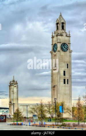 Vue de Montréal Tour de l'horloge dans le Vieux-Port - Canada Banque D'Images