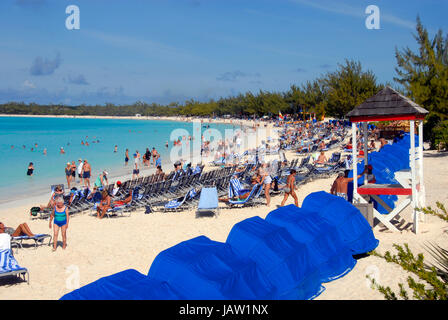 Plage populaire de Half Moon Cay, Bahamas Banque D'Images