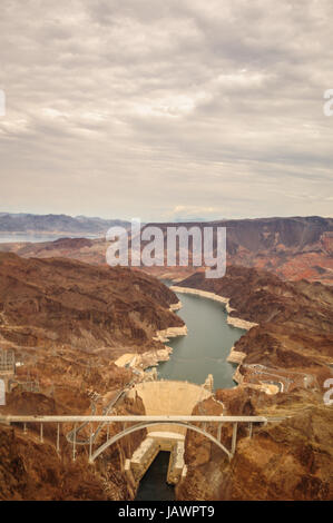 Le Barrage Hoover, prises à partir d'hélicoptères à proximité de las vegas 2013 avec pont Banque D'Images