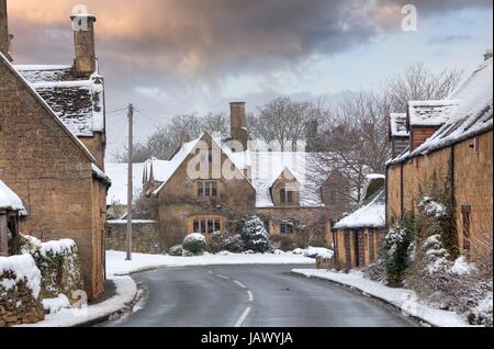 Cotswold village de neige, Weston Subedge près de Chipping Campden, Gloucestershire, Angleterre. Banque D'Images