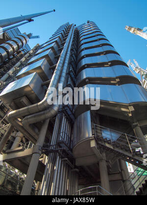 Londres, Angleterre, Royaume-Uni - 07 septembre 2012 : célèbre gratte-ciel de haute technologie conçu par l'architecte Richard Rogers en 1986 pour la Lloyds de Londres et classé Grade I maintenant Banque D'Images