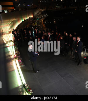 Les Lions tour manager John Spencer fait un discours lors de la cérémonie au Monument aux Morts, tremblement de Canterbury Christchurch. Banque D'Images