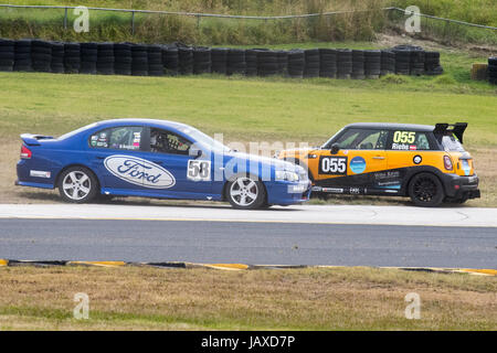 Sydney, Australie - 3 juin 2017 : la course automobile en Australie (ARM) Round 4 at Sydney Motorsport Park. Sur la photo est un accident qui s'est produite lors de la Super TT racing. Banque D'Images