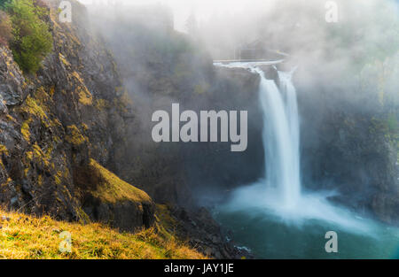 Belle Snoqualmie Falls en hiver - l'État de Washington Banque D'Images