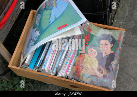 Magazines anciens en vente dans un magasin en face de Saitama Japon Kawagoe Banque D'Images