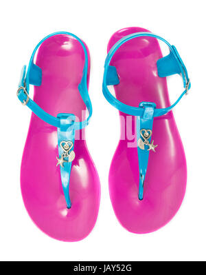 Paire de chaussons de plage violet, isoler le blanc. Banque D'Images