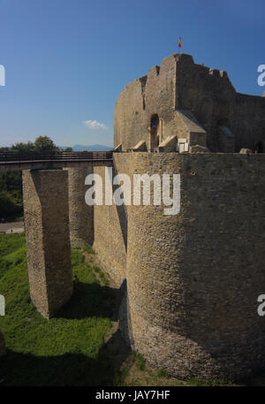 Façade de l'ancien château médiéval Neamt en Roumanie, Europe Banque D'Images