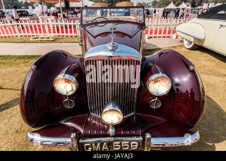 New Delhi, Inde - 6 Février 2016 : Un classique 1948 2-porte de voiture vintage Bentley Mark VI sur l'affichage à la salve de 21 Vintage International Location de Conco Banque D'Images