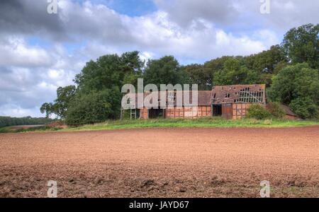 Vieux bois et brique grange, Warwickshire, en Angleterre. Banque D'Images