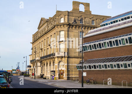 L'ancien Grand Hôtel de l'Est, 1864, maintenant des bureaux et appartements, Harwich Angleterre Essex Banque D'Images