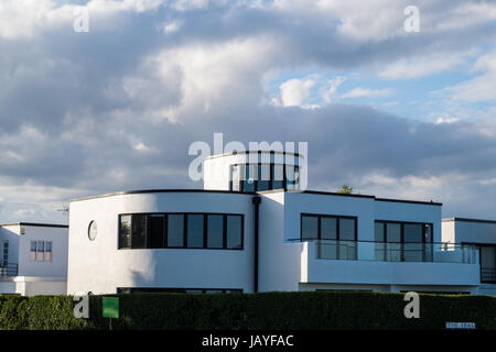 21e siècle, pastiche de rationaliser un style moderne Art-déco chambre, vers 2014, sur l'ex Frinton and Park Estate, Frinton and-on-Sea, Essex, Angleterre Banque D'Images