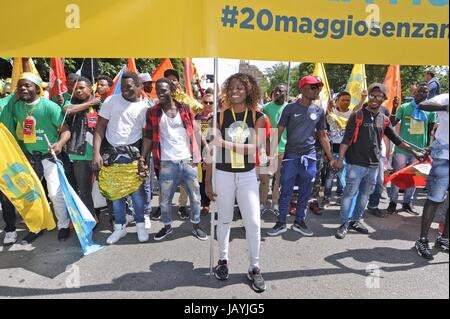Milan, 20 mai 2017, 'Ensemble sans murs' démonstration pour l'accueil et l'intégration des peuples migrants Banque D'Images