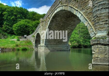 Dinham Bridge près de Ludlow Castle, Shropshire, Angleterre. Banque D'Images