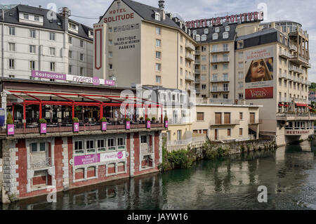 Gave de Pau à Lourdes avec Bernadette poster, Hautes Pyrenees, France Banque D'Images