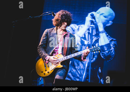 17 avril 2015 : le groupe de rock italien negrita en live sur scène à la pala millares pour leur '9' tour 2015 photo : Cronos/alessandro bosio Banque D'Images