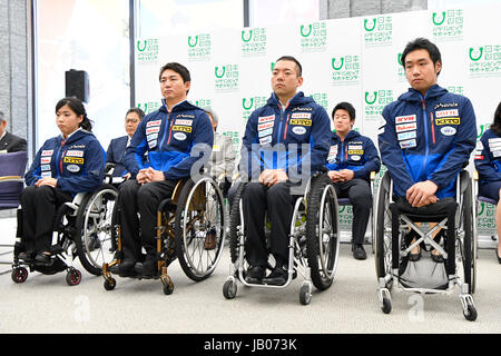 Tokyo, Japon. 8 juin, 2017. (L-R) Momoka Muraoka, Taiki Morii, Akira Kano, Takeshi Suzuki Ski Alpin : para-ski Japon Russie participe à une conférence de presse à Tokyo, au Japon . Credit : AFLO/Alamy Live News Banque D'Images