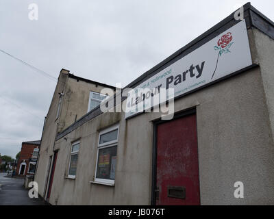 Manchester, UK. 8 juin, 2017. Le Parti du travail social à Failsworth, Oldham pour l'Ashton sous siège Lyne aider en MP DU TRAVAIL Angela Rayner le jeudi 8 juin 2017 pour l'élection générale par accounced Theresa Mai Crédit : Chris Rogers/Alamy Live News Banque D'Images