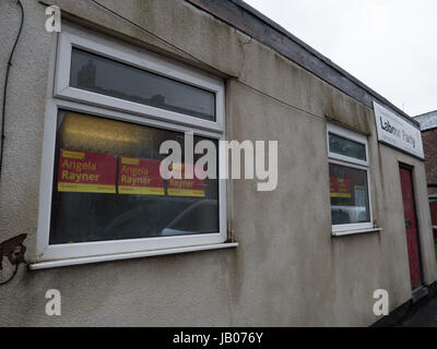 Manchester, UK. 8 juin, 2017. Le Parti du travail social à Failsworth, Oldham pour l'Ashton sous siège Lyne aider en MP DU TRAVAIL Angela Rayner le jeudi 8 juin 2017 pour l'élection générale par accounced Theresa Mai Crédit : Chris Rogers/Alamy Live News Banque D'Images