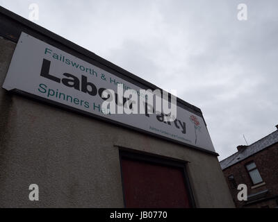 Manchester, UK. 8 juin, 2017. Le Parti du travail social à Failsworth, Oldham pour l'Ashton sous siège Lyne aider en MP DU TRAVAIL Angela Rayner le jeudi 8 juin 2017 pour l'élection générale par accounced Theresa Mai Crédit : Chris Rogers/Alamy Live News Banque D'Images