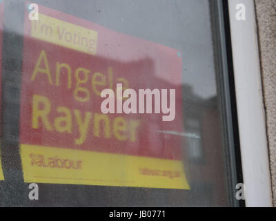 Manchester, UK. 8 juin, 2017. Le Parti du travail social à Failsworth, Oldham pour l'Ashton sous siège Lyne aider en MP DU TRAVAIL Angela Rayner le jeudi 8 juin 2017 pour l'élection générale par accounced Theresa Mai Crédit : Chris Rogers/Alamy Live News Banque D'Images