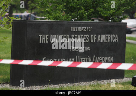 Kiev, Ukraine. 8 juin, 2017. Une vue générale de l'ambassade américaine à Kiev, Ukraine, le 08 juin 2017. Une petite explosion a frappé les locaux de l'ambassade américaine à Kiev du jour au lendemain sans faire de blessés après un inconnu lancés un engin explosif, a déclaré la police ukrainienne le 8 juin. Crédit : Serg Glovny/ZUMA/Alamy Fil Live News Banque D'Images