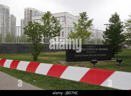 Kiev, Ukraine. 8 juin, 2017. Une vue générale de l'ambassade américaine à Kiev, Ukraine, le 08 juin 2017. Une petite explosion a frappé les locaux de l'ambassade américaine à Kiev du jour au lendemain sans faire de blessés après un inconnu lancés un engin explosif, a déclaré la police ukrainienne le 8 juin. Crédit : Serg Glovny/ZUMA/Alamy Fil Live News Banque D'Images